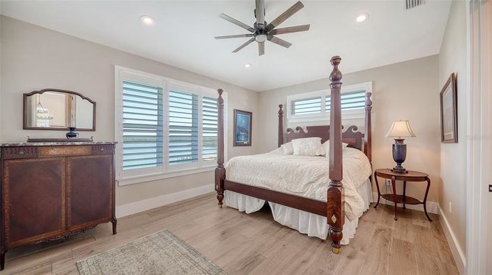 Image No.56-5 Bed Property for sale