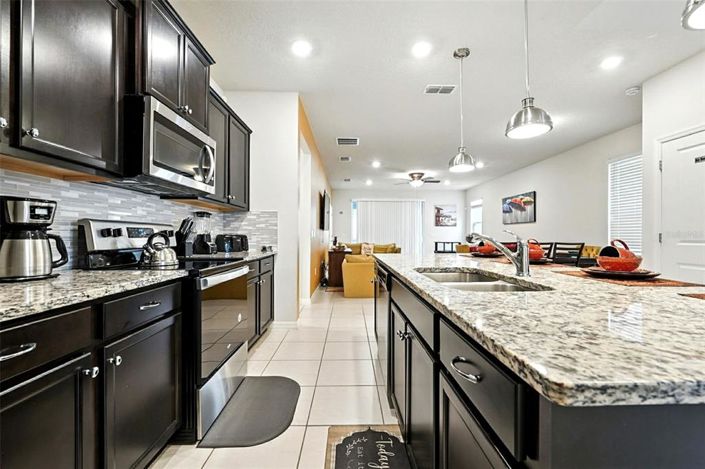 Image No.20-7 Bed Property for sale