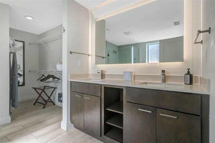 Image No.15-Propriété de 2 chambres à vendre à Winter Garden