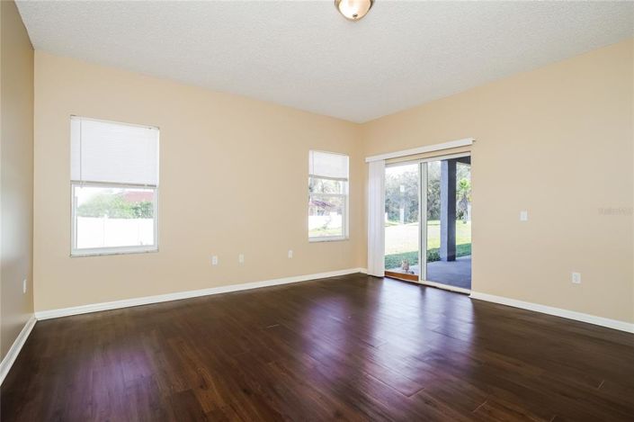 Image No.8-3 Bed Property for sale