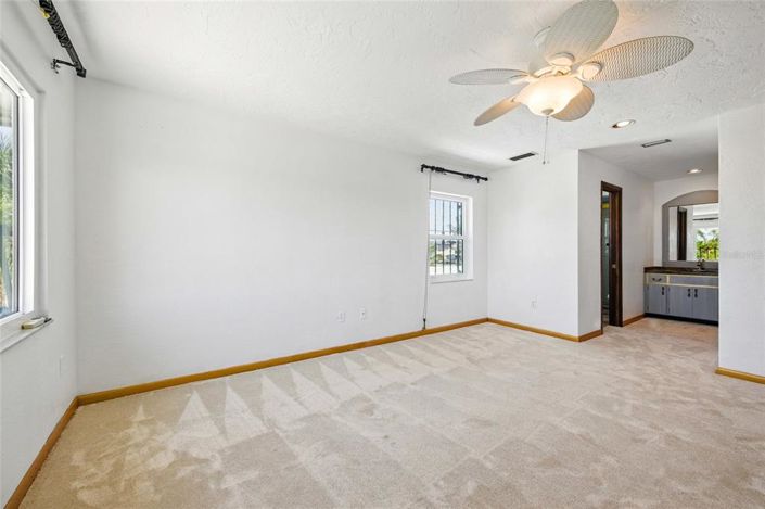 Image No.33-Propriété de 4 chambres à vendre à Treasure Island