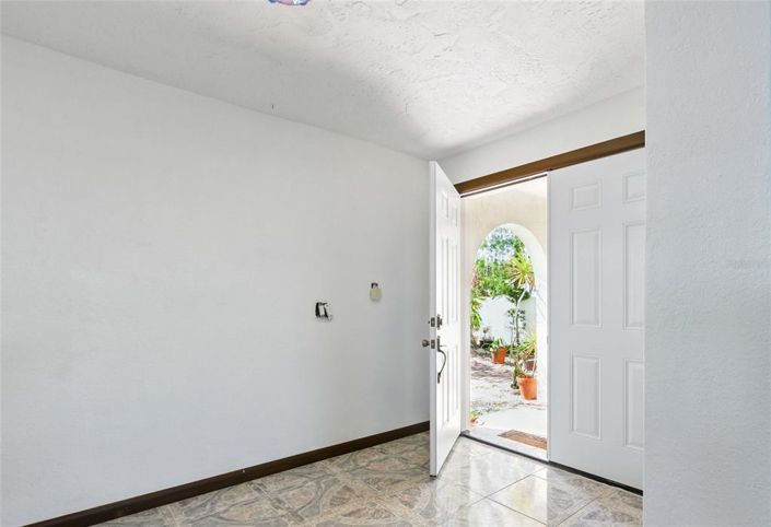 Image No.5-Propriété de 4 chambres à vendre à Treasure Island