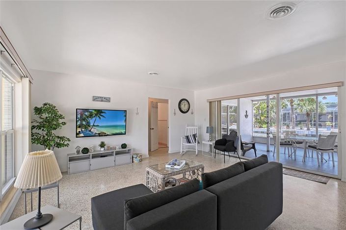 Image No.9-Propriété de 2 chambres à vendre à Sarasota