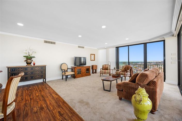 Image No.25-2 Bed Property for sale