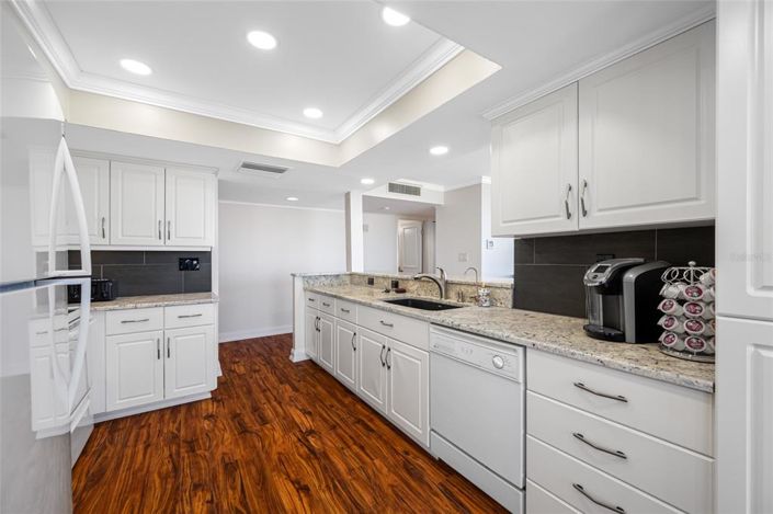 Image No.9-2 Bed Property for sale