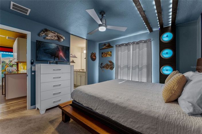 Image No.26-8 Bed Property for sale