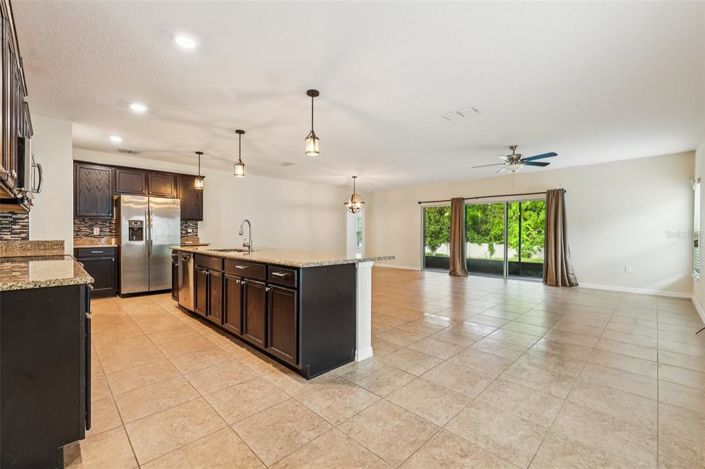 Image No.8-3 Bed Property for sale