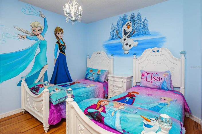 Image No.30-6 Bed Property for sale