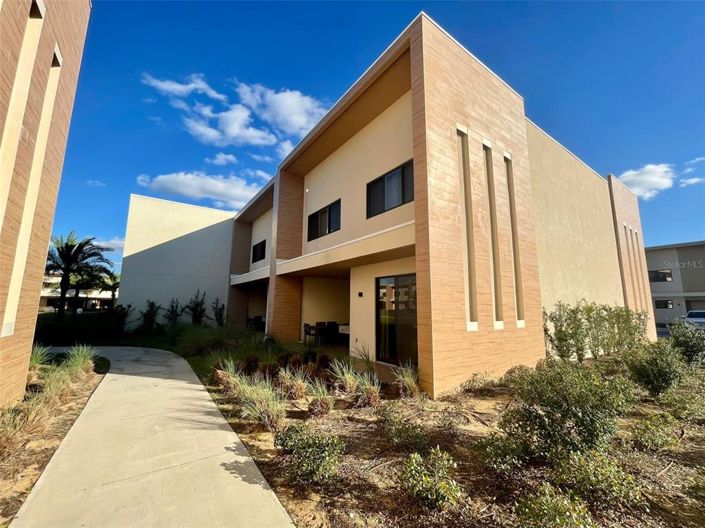 Image No.2-4 Bed Townhouse for sale