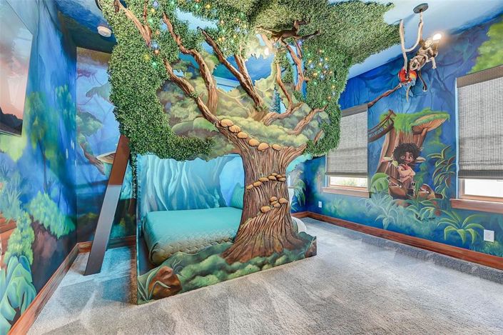 Image No.10-6 Bed Property for sale