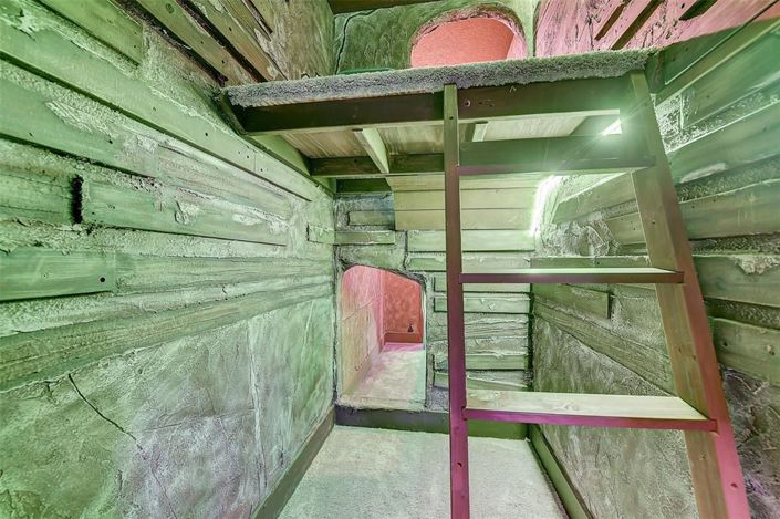 Image No.13-6 Bed Property for sale