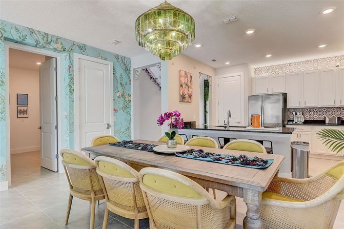 Image No.28-6 Bed Property for sale