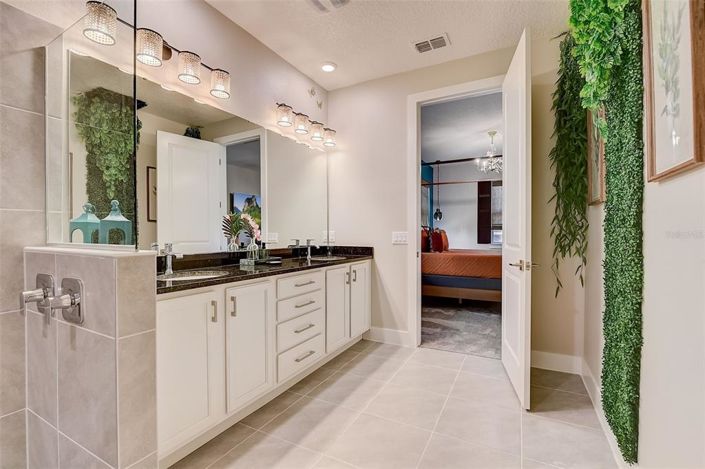 Image No.35-6 Bed Property for sale