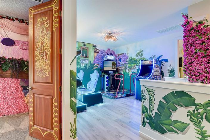 Image No.45-6 Bed Property for sale