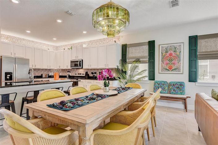 Image No.5-6 Bed Property for sale