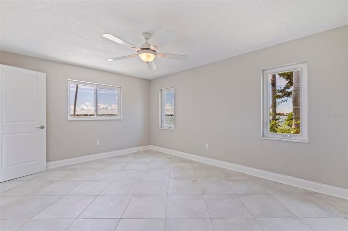 Image No.14-Propriété de 3 chambres à vendre à Treasure Island