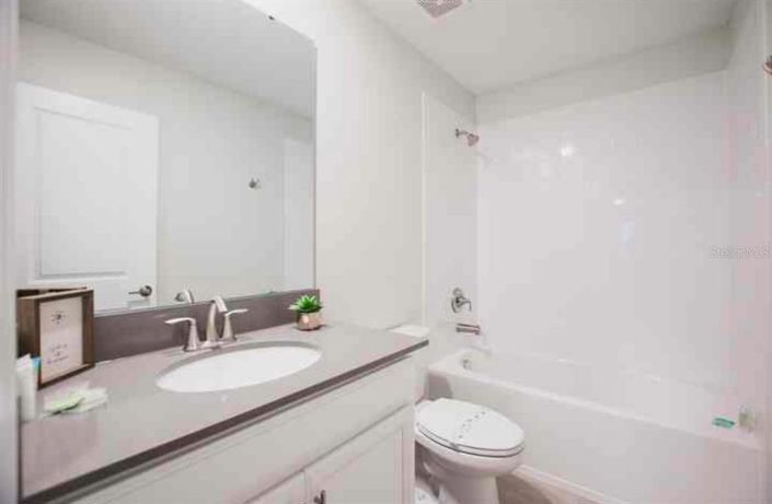 Image No.32-9 Bed Property for sale