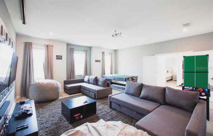 Image No.9-9 Bed Property for sale