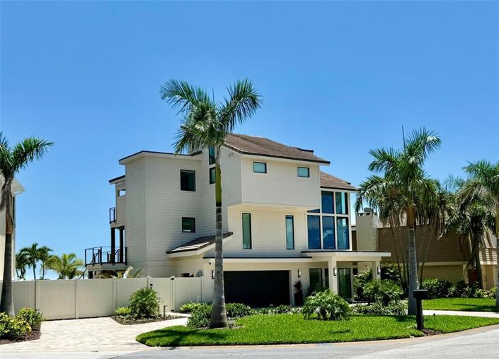 Image No.2-4 Bed Property for sale