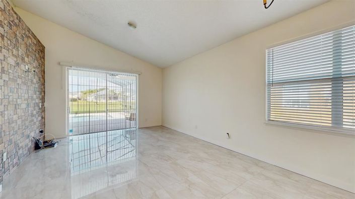 Image No.2-Propriété de 4 chambres à vendre à Kissimmee