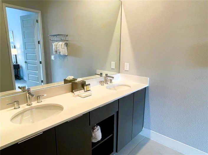 Image No.10-Propriété de 4 chambres à vendre à Reunion