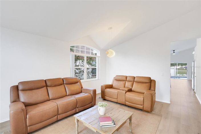 Image No.10-Propriété de 4 chambres à vendre à Davenport