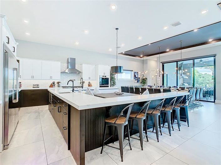 Image No.13-10 Bed Property for sale