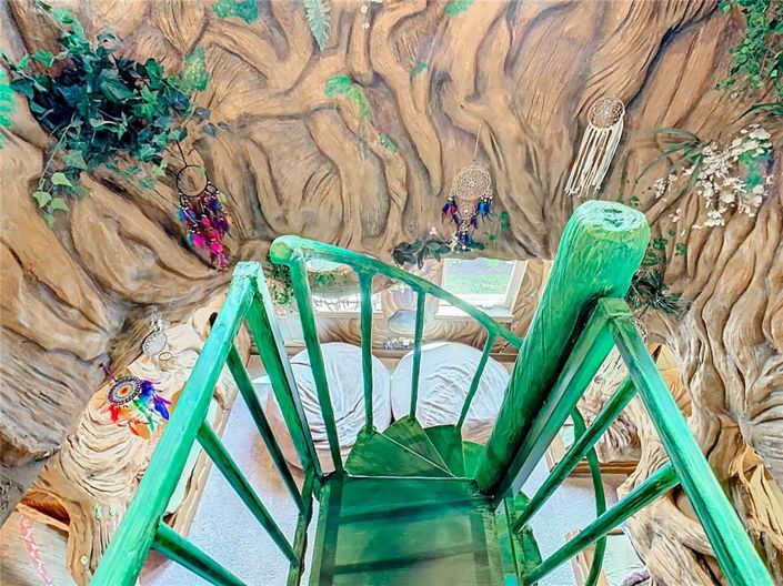 Image No.16-10 Bed Property for sale