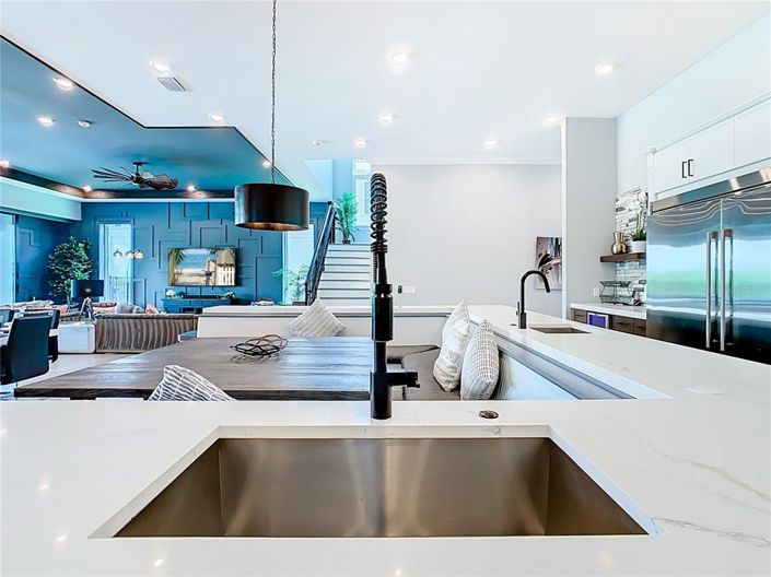 Image No.22-10 Bed Property for sale