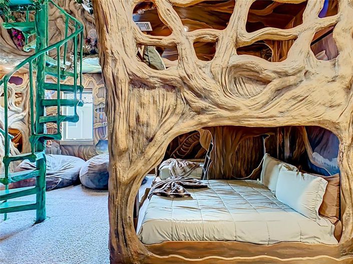 Image No.45-10 Bed Property for sale