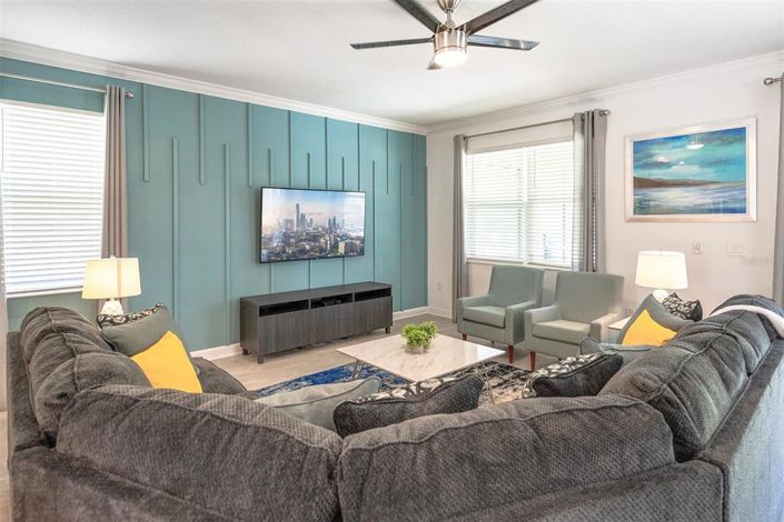 Image No.10-8 Bed Property for sale