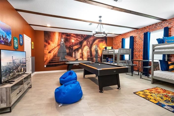 Image No.35-8 Bed Property for sale