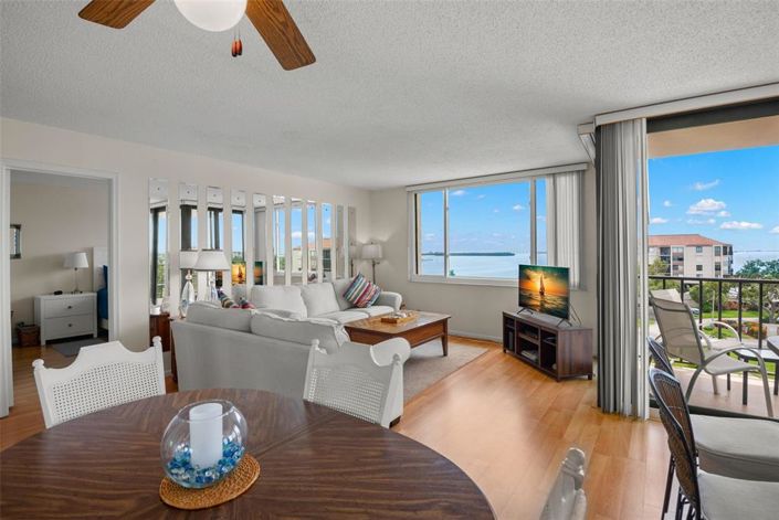 Image No.9-2 Bed Property for sale