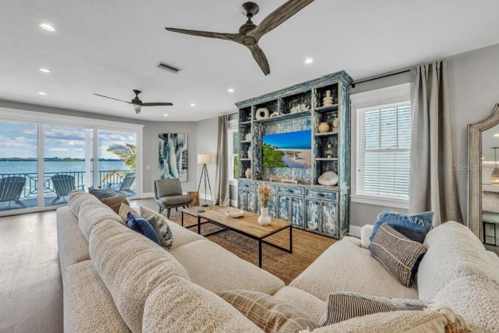 Image No.11-5 Bed Property for sale