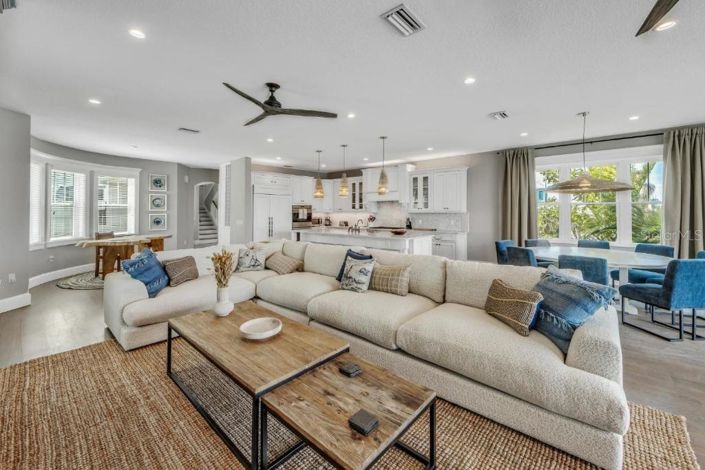 Image No.12-5 Bed Property for sale