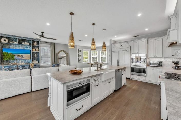 Image No.17-5 Bed Property for sale