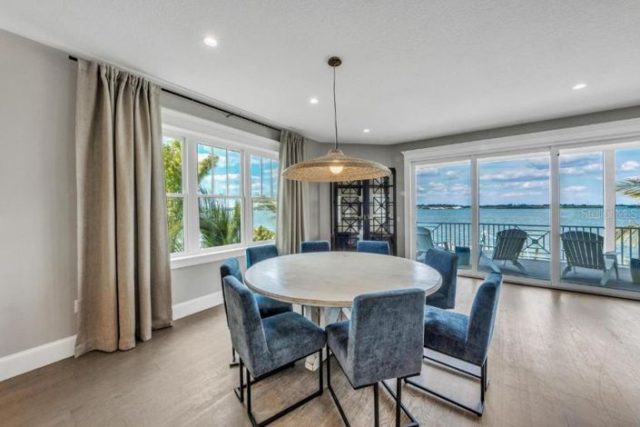 Image No.19-5 Bed Property for sale