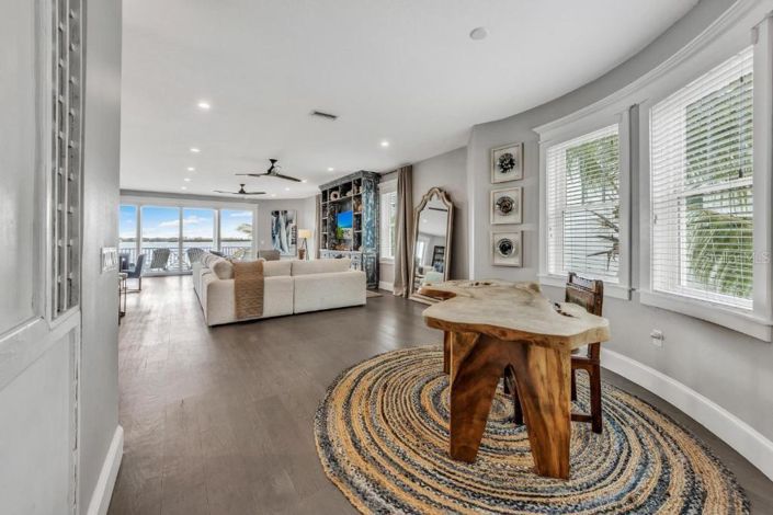 Image No.20-5 Bed Property for sale