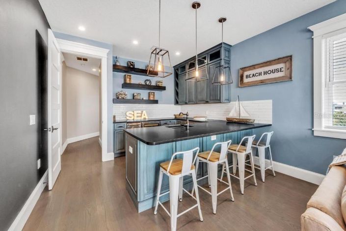 Image No.25-5 Bed Property for sale