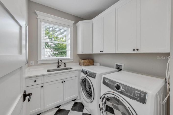 Image No.27-5 Bed Property for sale