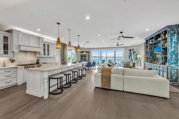 Image No.9-5 Bed Property for sale