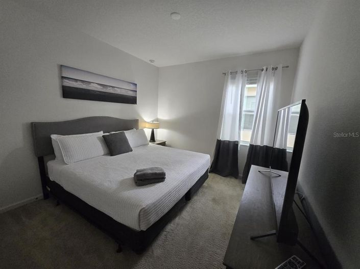 Image No.10-8 Bed Property for sale