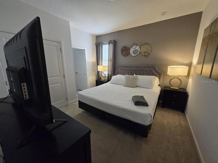 Image No.11-8 Bed Property for sale