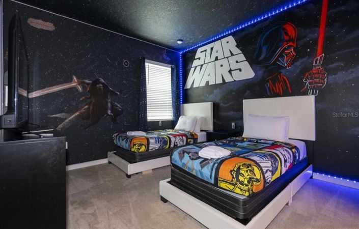 Image No.12-8 Bed Property for sale