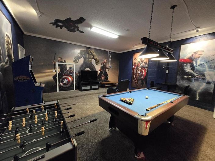 Image No.18-8 Bed Property for sale