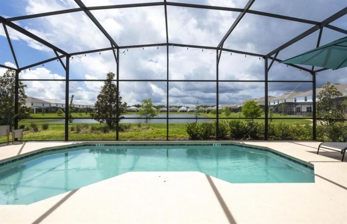 Image No.20-8 Bed Property for sale