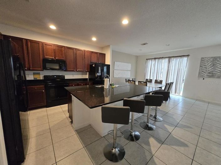 Image No.7-8 Bed Property for sale