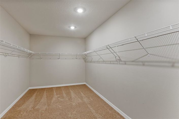 Image No.16-6 Bed Property for sale