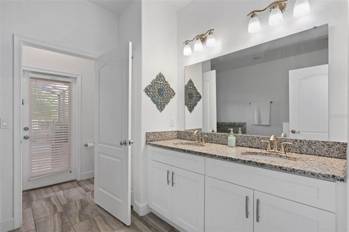 Image No.18-8 Bed Property for sale