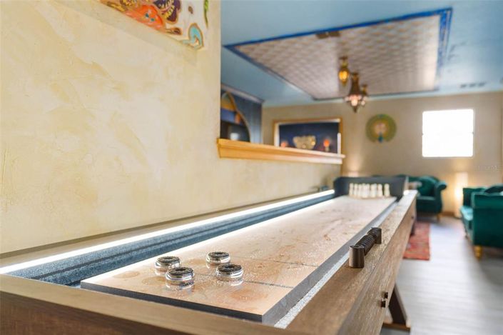 Image No.33-8 Bed Property for sale